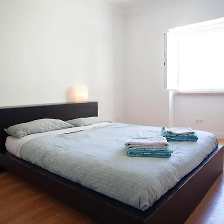 Апартаменты Freshly Reno'd Flat In Between Lisbon And Sintra Амадора