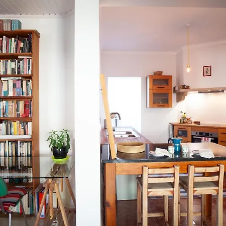 Freshly Reno'd Flat In Between Lisbon And Sintra * Амадора