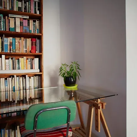 Apartman Freshly Reno'd Flat In Between Lisbon And Sintra Amadora