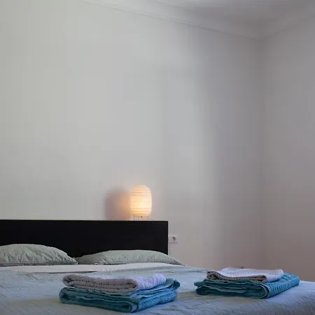 Freshly Reno'd Flat In Between Lisbon And Sintra
