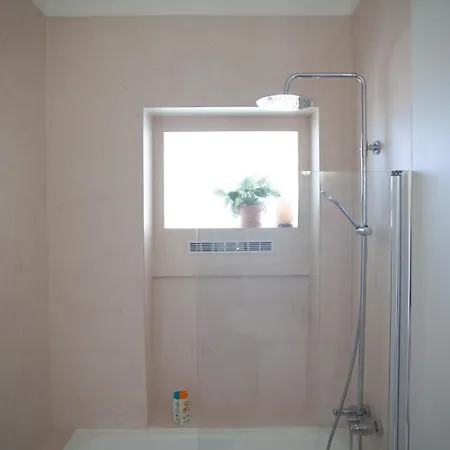 Freshly Reno'd Flat In Between Lisbon And Sintra Amadora