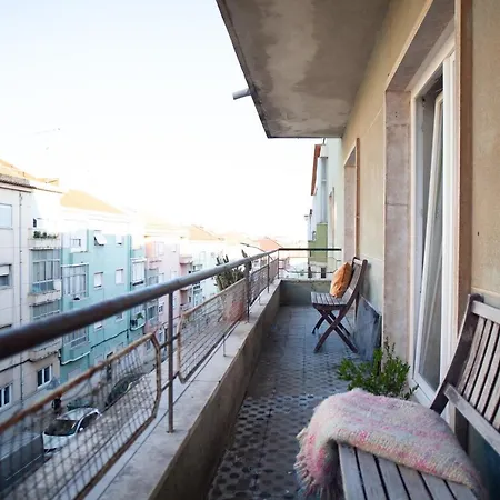 Freshly Reno'd Flat In Between Lisbon And Sintra Apartman *
